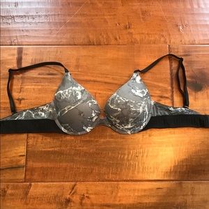 SALE! 32C PINK Victoria’s Secret Bra